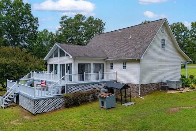 115 Pin Oaks Ln, Hohenwald, TN 38462 - back of property featuring roof with shingles, a wooden deck, cooling unit, and a yard