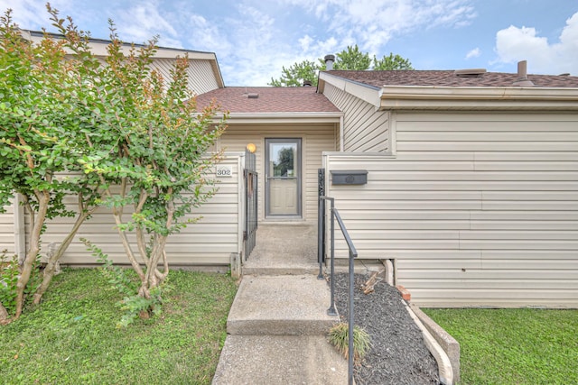 302 Laurel Hill Dr, Old Hickory, TN 37138 - view of exterior entry with a shingled roof