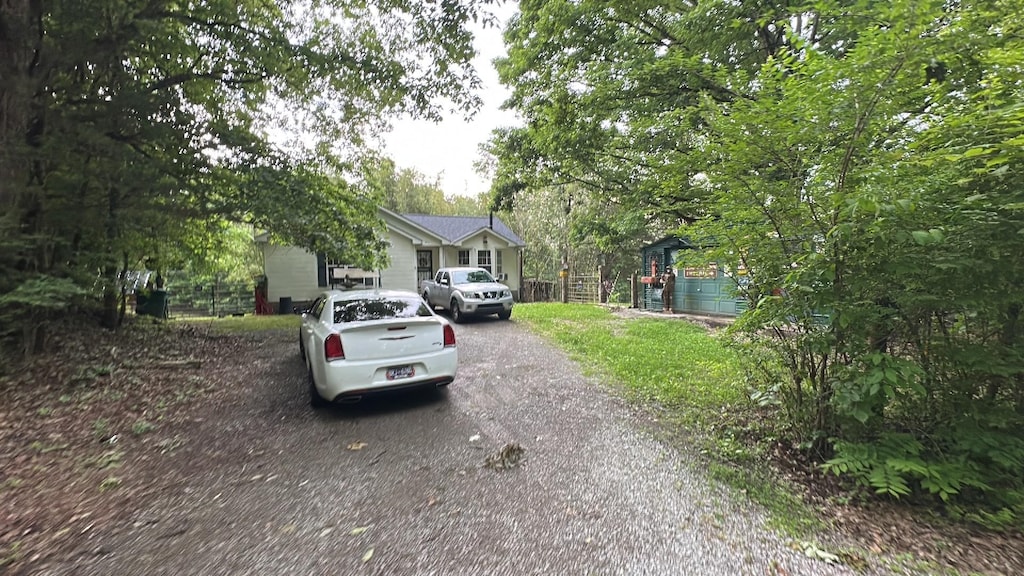 9964 Coles Ferry Pike, Lebanon, TN 37087 - view of front of house featuring driveway