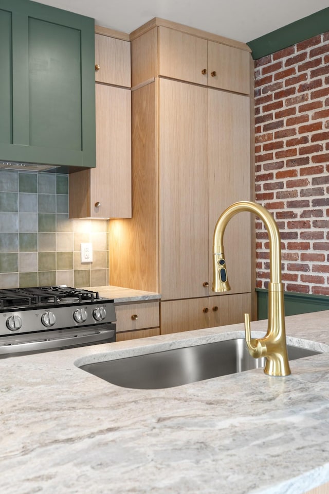 1701 Portland Ave Unit E, Nashville, TN 37212 - kitchen featuring a sink, gas range, tasteful backsplash, light stone countertops, and light brown cabinets