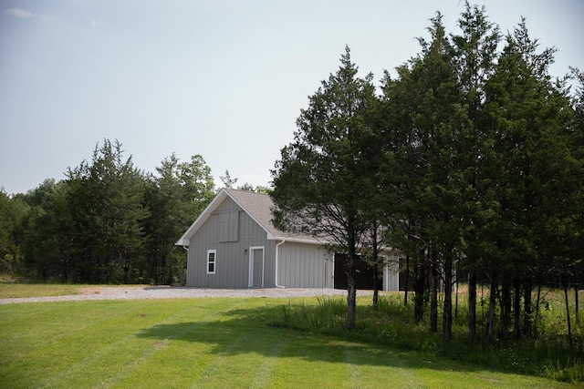 2825 Oregon Rd, Milton, TN 37118 - view of side of home with a lawn and an outdoor structure