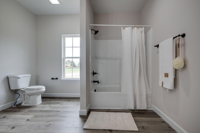 1502 Rock Springs Rd, Cumberland Furnace, TN 37051 - full bath featuring toilet, shower / tub combo with curtain, wood finished floors, and baseboards