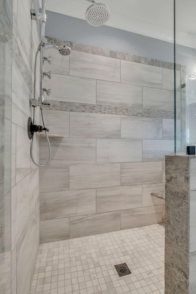 2732 Cherrydale Dr, Lebanon, TN 37087 - full bathroom featuring a tile shower