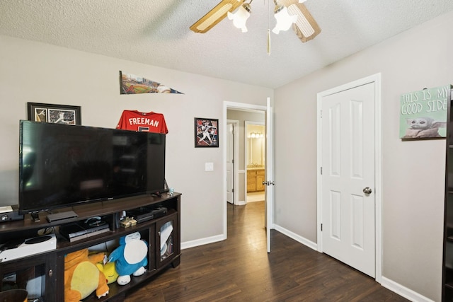 2118 Winthorne Ln, Murfreesboro, TN 37129 - living area featuring wood finished floors, ceiling fan, baseboards, and a textured ceiling