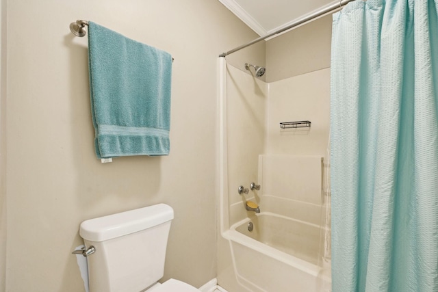 2118 Winthorne Ln, Murfreesboro, TN 37129 - full bath with shower / tub combo, toilet, and crown molding