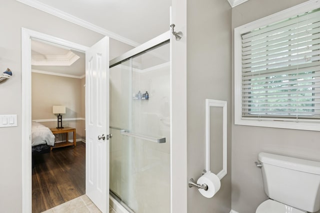2118 Winthorne Ln, Murfreesboro, TN 37129 - ensuite bathroom featuring a stall shower, toilet, ornamental molding, and wood finished floors