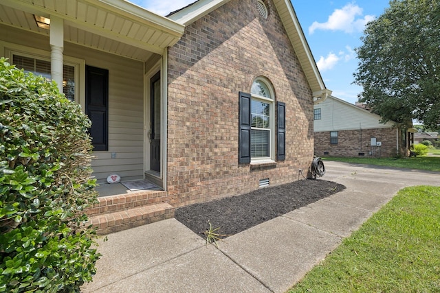 2118 Winthorne Ln, Murfreesboro, TN 37129 - doorway to property featuring brick siding and crawl space