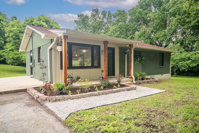 170 Old Carters Creek Pike, Franklin, TN 37064 - view of front of house with a porch, brick siding, and a front lawn