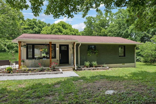 170 Old Carters Creek Pike, Franklin, TN 37064 - ranch-style home with covered porch, a front lawn, and brick siding