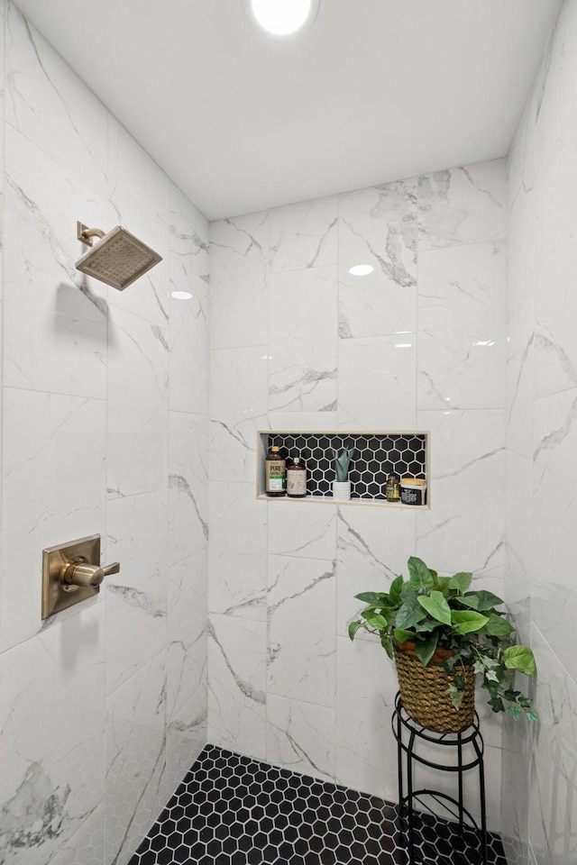 170 Old Carters Creek Pike, Franklin, TN 37064 - bathroom featuring a tile shower