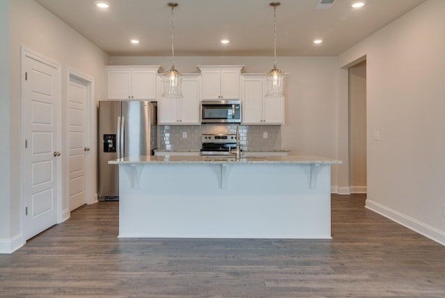 1075 Wrights Mill Rd Unit H-6, Spring Hill, TN 37174 - kitchen with appliances with stainless steel finishes, a kitchen island with sink, tasteful backsplash, white cabinets, and baseboards