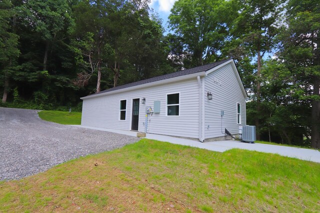 206 Sunset Dr, Red Boiling Springs, TN 37150 - view of front of house with a front yard