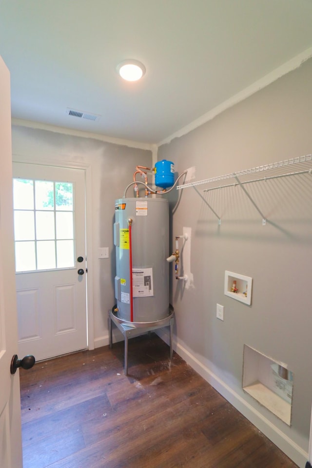 174 Dale St, Red Boiling Springs, TN 37150 - utility room featuring water heater