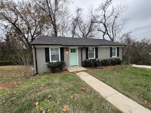 513 Adams Ct, Clarksville, TN 37040 - view of front facade with brick siding, a front lawn, and a shingled roof