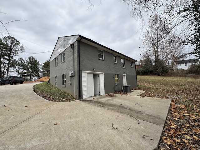 513 Adams Ct, Clarksville, TN 37040 - view of side of home
