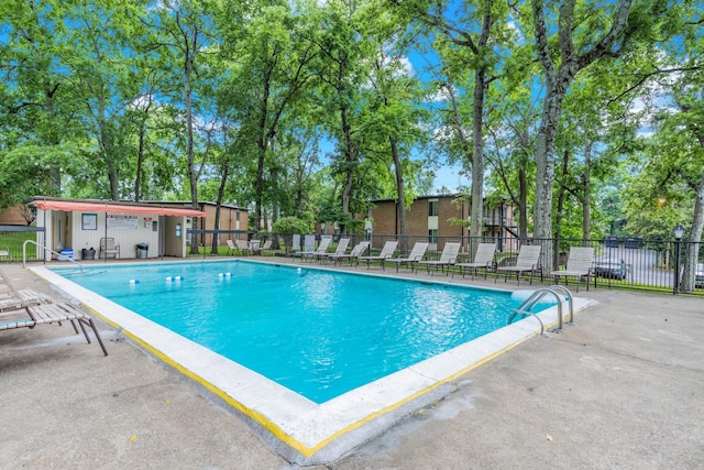 2601 Hillsboro Pike Unit E6, Nashville, TN 37212 - community pool with a patio