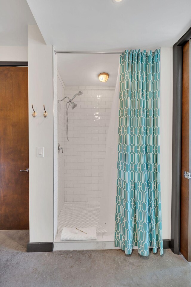 1510 Demonbreun St Unit 810, Nashville, TN 37203 - bathroom with a tile shower and concrete flooring