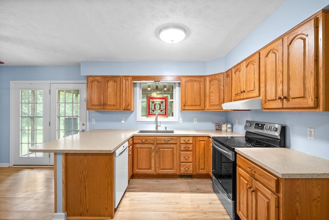 332 Meadowbrook Dr, Cadiz, KY 42211 - kitchen with stainless steel electric range, a peninsula, a sink, light wood-type flooring, and under cabinet range hood