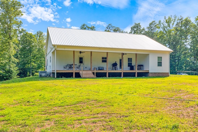 5660 Bold Springs Rd, Mc Ewen, TN 37101 - view of front of property featuring ceiling fan, a front yard, metal roof, and central AC