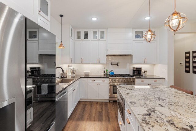 5660 Bold Springs Rd, Mc Ewen, TN 37101 - kitchen with appliances with stainless steel finishes, a sink, custom exhaust hood, dark wood-style floors, and decorative backsplash