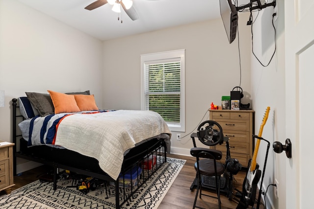 5660 Bold Springs Rd, Mc Ewen, TN 37101 - bedroom with wood finished floors, baseboards, and ceiling fan