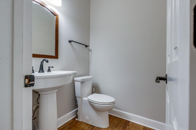 1410 Wall St, Murfreesboro, TN 37130 - bathroom featuring baseboards, toilet, and wood finished floors