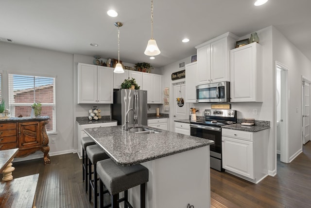 108 Rotondi Ct, Gallatin, TN 37066 - kitchen with stainless steel appliances, a sink, dark wood finished floors, recessed lighting, and baseboards