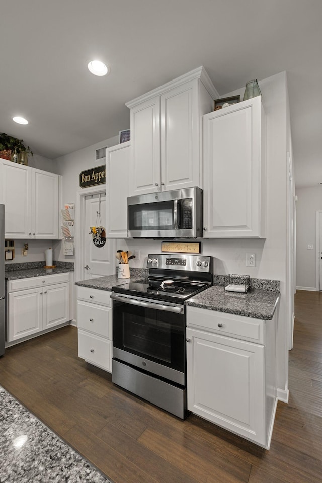 108 Rotondi Ct, Gallatin, TN 37066 - kitchen featuring stainless steel appliances, white cabinets, and recessed lighting