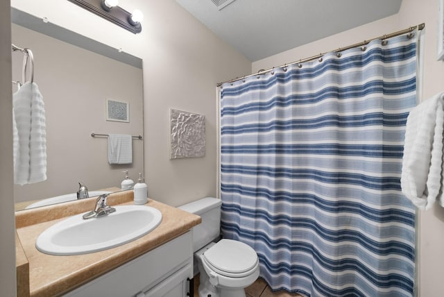 3129 Brook Hill Dr, Clarksville, TN 37042 - bathroom featuring toilet, vanity, and a shower with shower curtain