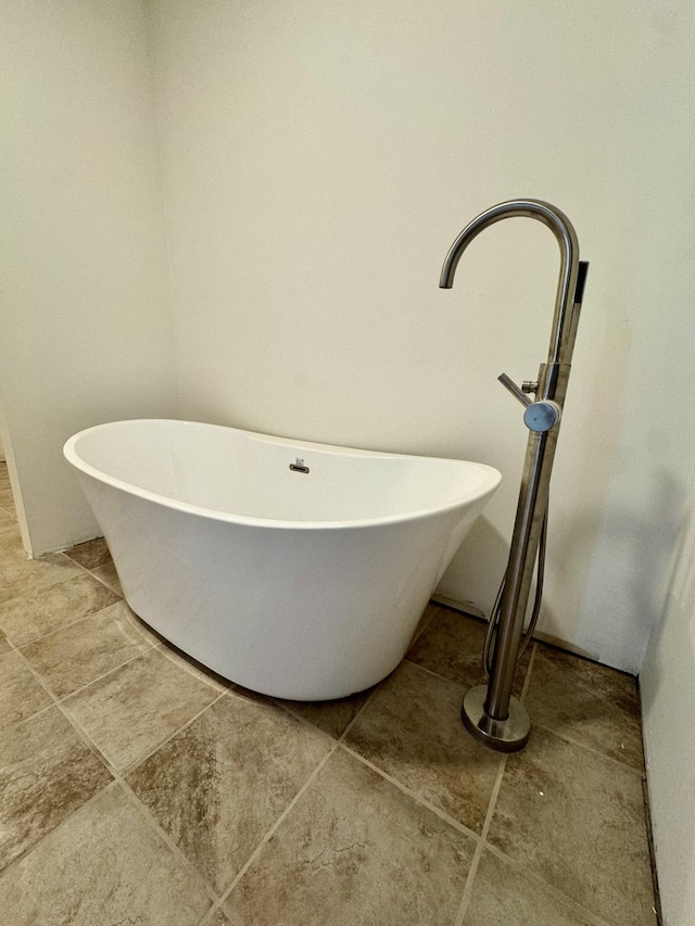 841 Mccord Hollow Rd, Hohenwald, TN 38462 - detailed view of a freestanding bath