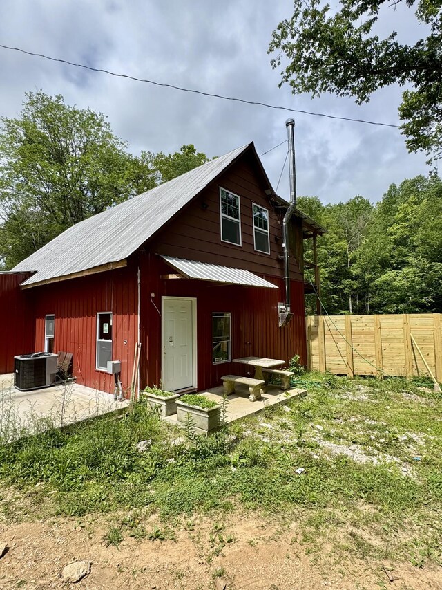 841 Mccord Hollow Rd, Hohenwald, TN 38462 - view of outdoor structure featuring central air condition unit and a gate