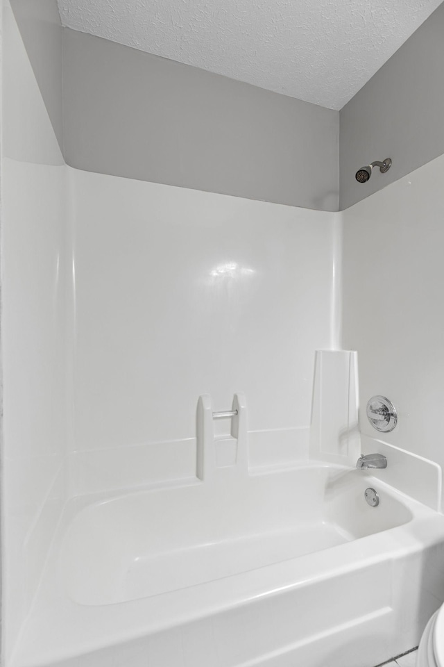 3540 Lake Towne Dr, Antioch, TN 37013 - bathroom with a textured ceiling, toilet, and shower / bath combination