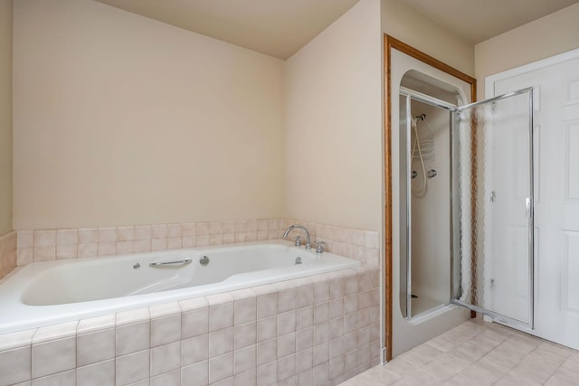 1634 Falling Water Rd, Sparta, TN 38583 - full bath featuring a shower stall and a bath