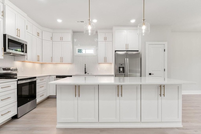 363 S Walnut Ave, Cookeville, TN 38501 - kitchen with stainless steel appliances, a sink, tasteful backsplash, a kitchen island, and recessed lighting