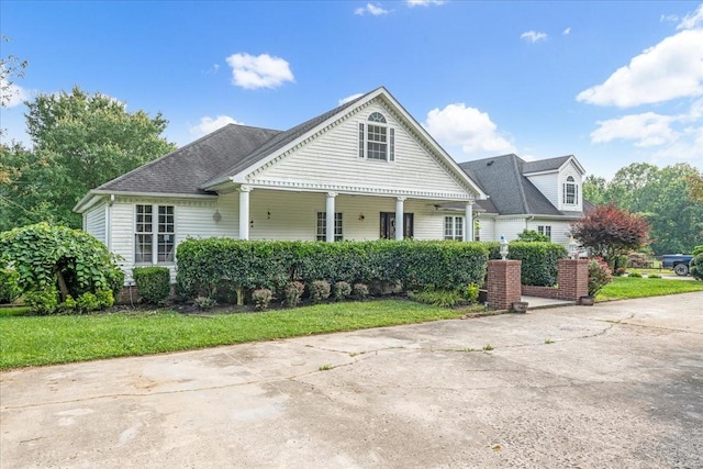 431 Jack Thomas Dr, Manchester, TN 37355 - view of front of house featuring a shingled roof and a front lawn