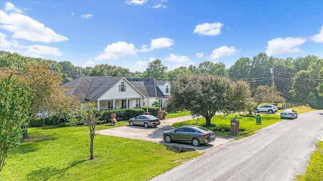 431 Jack Thomas Dr, Manchester, TN 37355 - view of front of property featuring uncovered parking and a front lawn