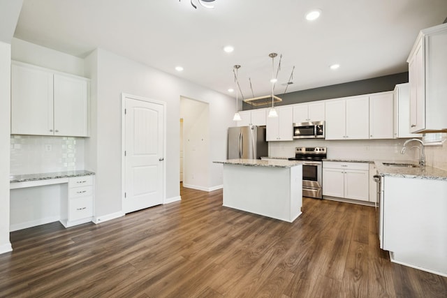 3211 Briar Chapel Dr, Murfreesboro, TN 37128 - kitchen featuring stainless steel appliances, a sink, a center island, tasteful backsplash, and dark wood-style flooring