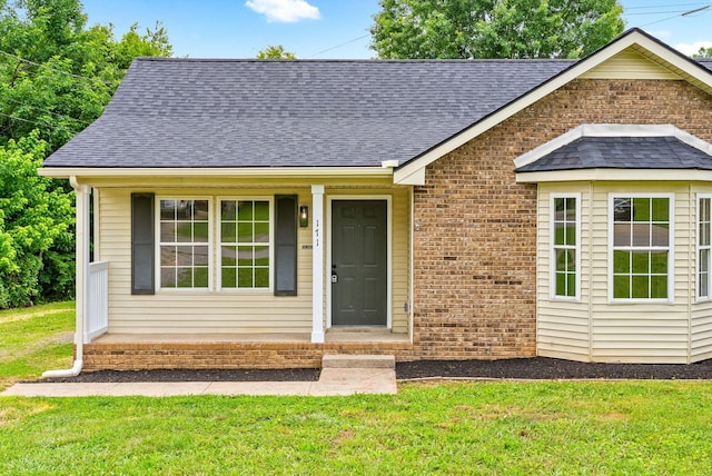 171 Stephanie Dr, Clarksville, TN 37042 - view of front of home featuring roof with shingles, a front lawn, and brick siding
