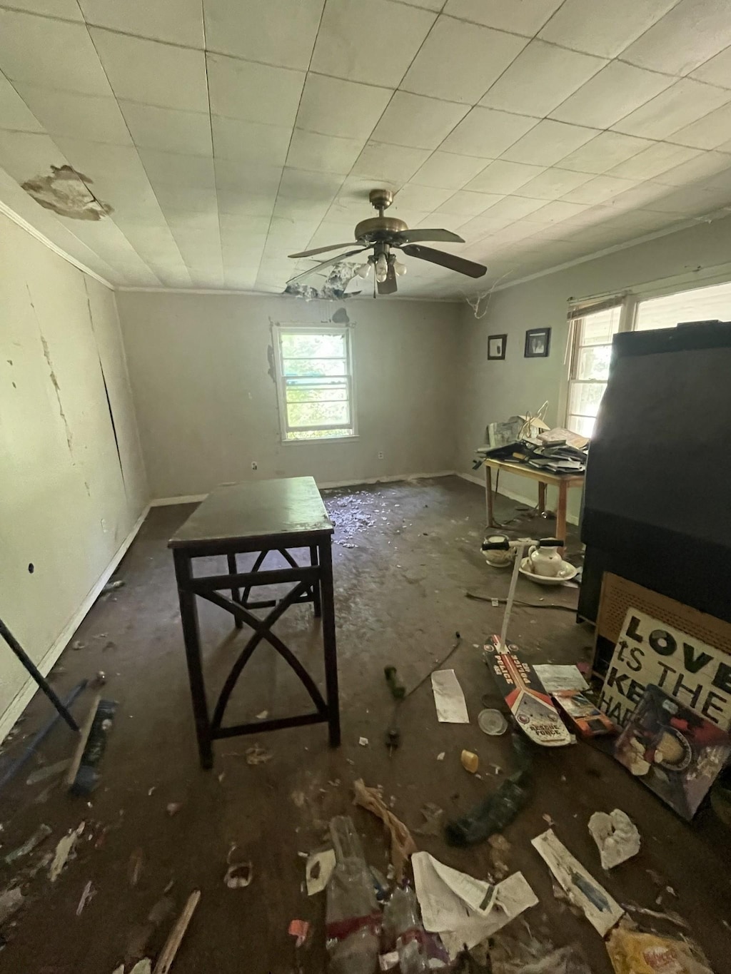 75 Hughes Hollow Rd, Lawrenceburg, TN 38464 - unfurnished living room featuring a ceiling fan