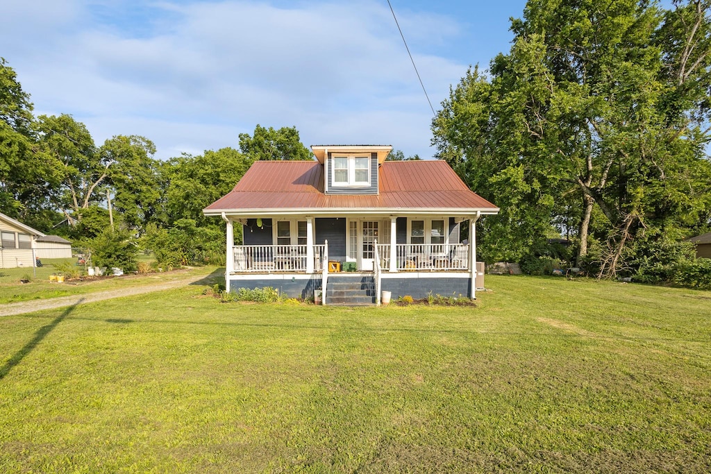 1812 Elizabeth Rd, Nashville, TN 37218 - bungalow-style home with a porch, a front yard, and metal roof
