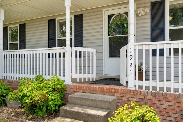 1921 Timberline Cir, Oak Grove, KY 42262 - view of exterior entry featuring a porch