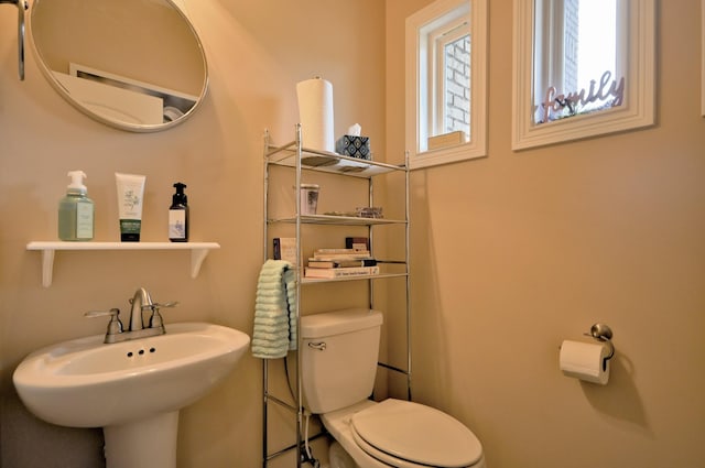 3173 Porter Hills Dr, Clarksville, TN 37043 - half bathroom with toilet and a sink