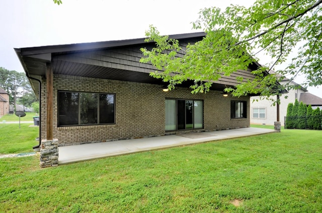 3173 Porter Hills Dr, Clarksville, TN 37043 - back of property featuring a yard, a patio area, and brick siding