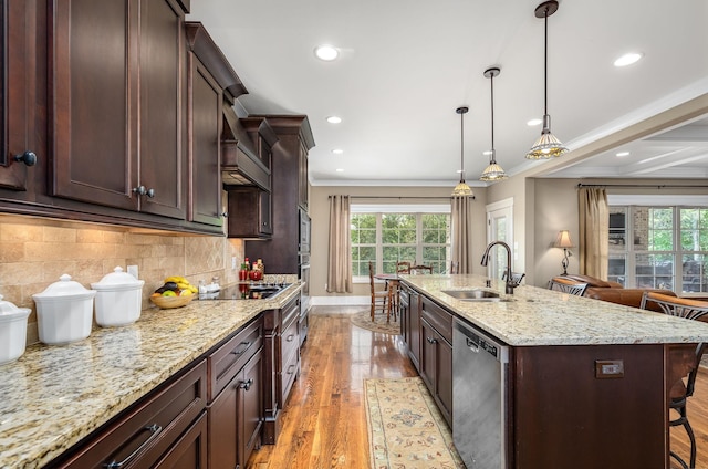 3456 Red Oak Trl, Murfreesboro, TN 37130 - kitchen featuring appliances with stainless steel finishes, a kitchen bar, a sink, light wood-style floors, and recessed lighting
