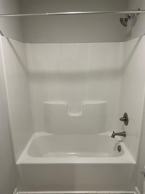 608 Bragg Cir, Tullahoma, TN 37388 - full bathroom with tub / shower combination