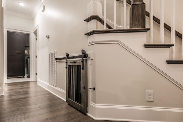 403 Hunter Bryce Ln, Lebanon, TN 37087 - hall featuring crown molding, wood finished floors, baseboards, and recessed lighting