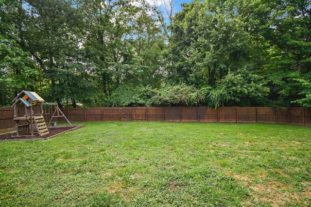 552 Magnolia Dr, Clarksville, TN 37042 - view of yard featuring a playground