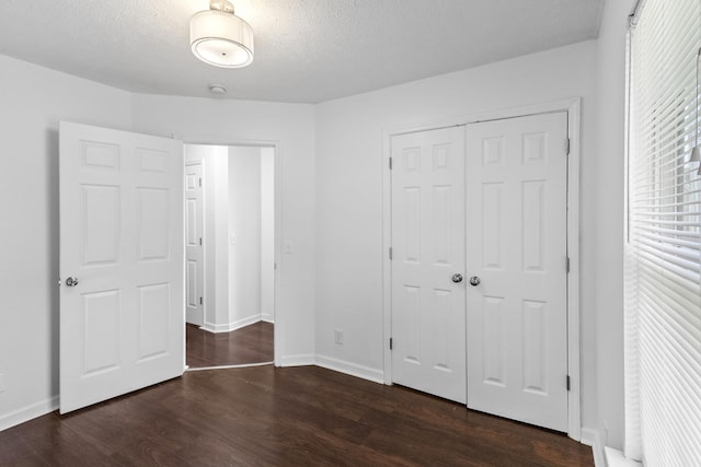 929 Chaparral Dr, Lebanon, TN 37087 - unfurnished bedroom featuring dark wood-style floors, a closet, baseboards, and a textured ceiling