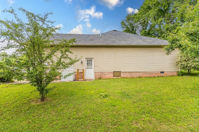 929 Chaparral Dr, Lebanon, TN 37087 - rear view of property featuring crawl space, a yard, and roof with shingles
