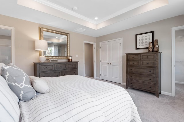 105 Primrose Ln, Gallatin, TN 37066 - bedroom featuring a tray ceiling, light carpet, crown molding, baseboards, and a closet